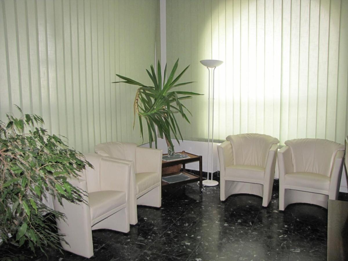 Hotel Bila Ruze Бърно Екстериор снимка