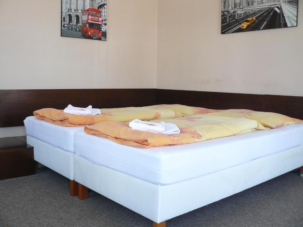 Hotel Bila Ruze Бърно Екстериор снимка