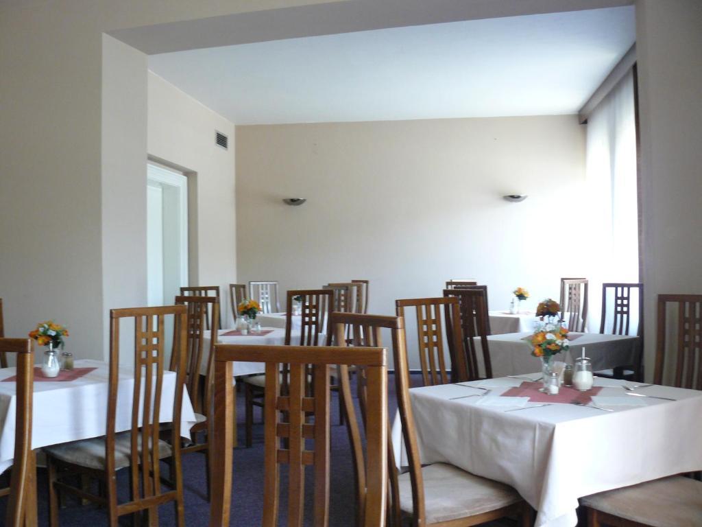 Hotel Bila Ruze Бърно Екстериор снимка