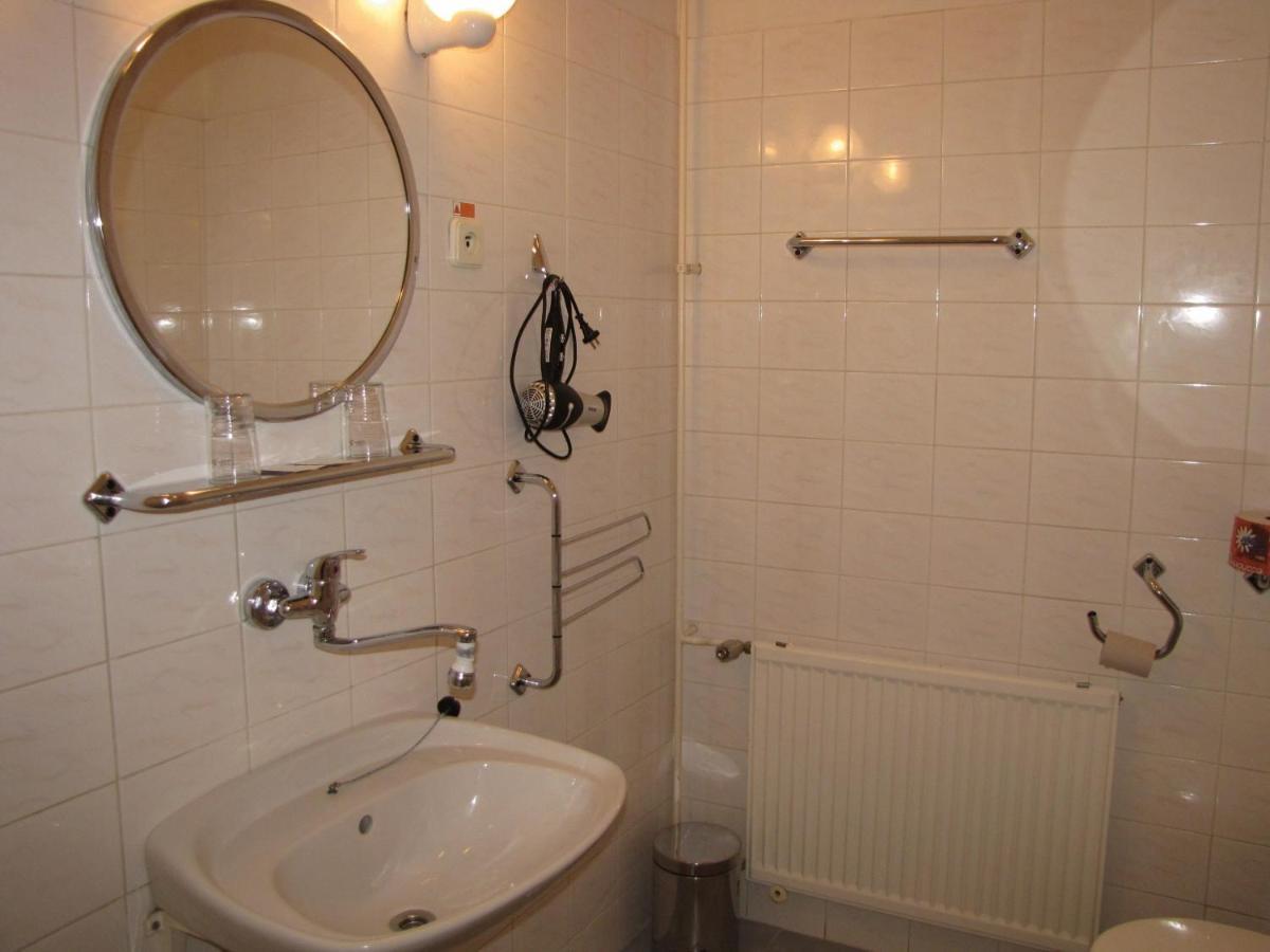 Hotel Bila Ruze Бърно Екстериор снимка